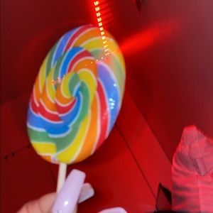 Meet your Posher, Ambar